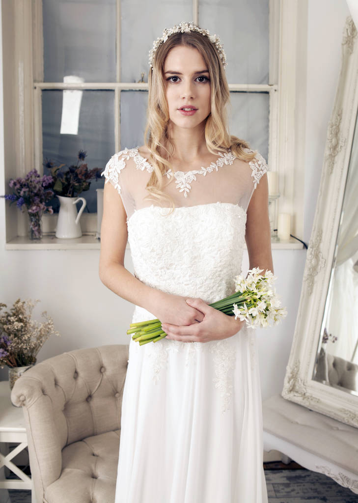 Ivory Lace Chiffon Wedding Dress By Elliot Claire London 