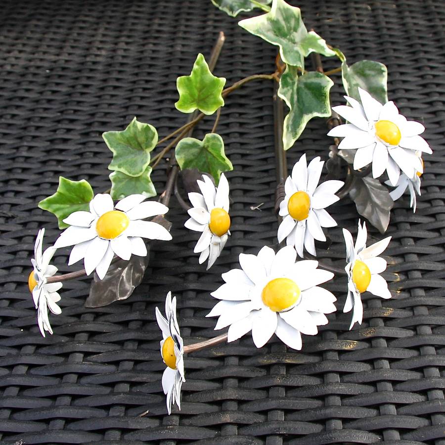handpainted daisy sculptures by london garden trading
