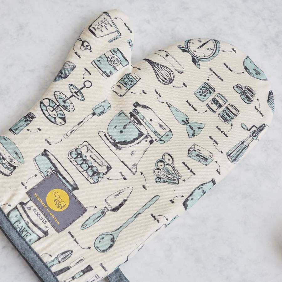 baking delight oven mitt by victoria eggs