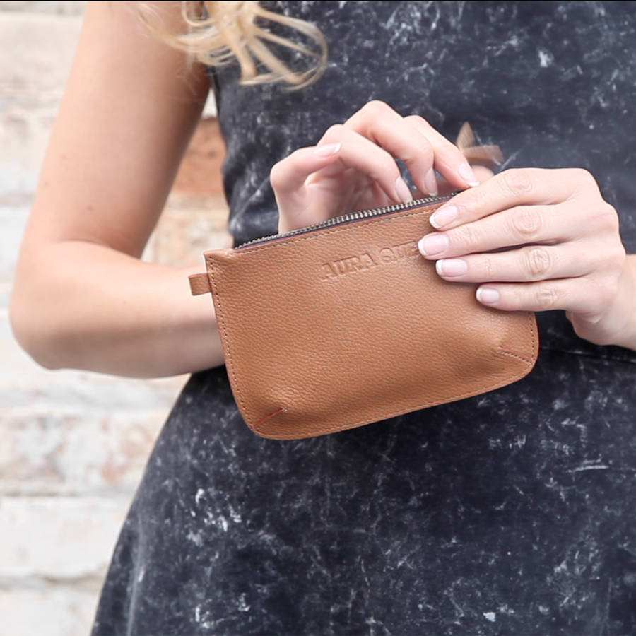 leather pari zip purse by aura que