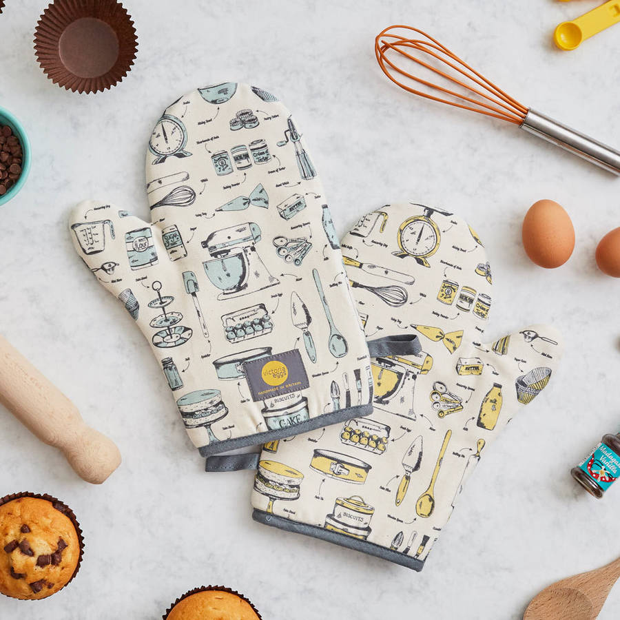 baking delight oven mitt by victoria eggs