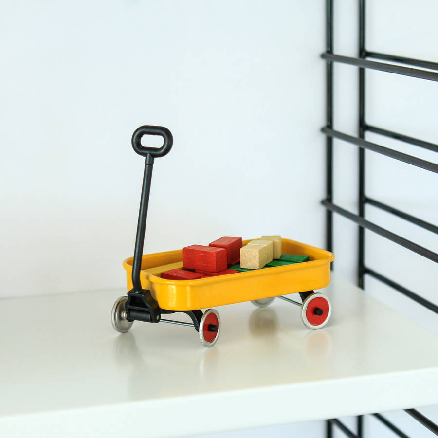 tiny pull along cart by berylune