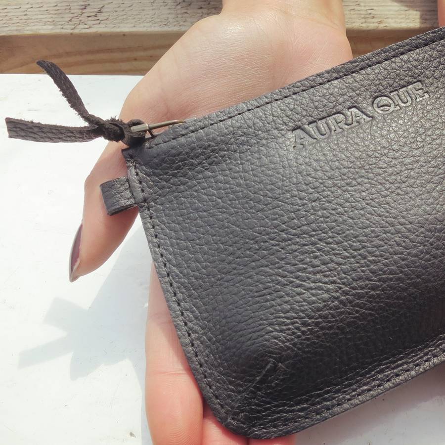 leather pari zip purse by aura que