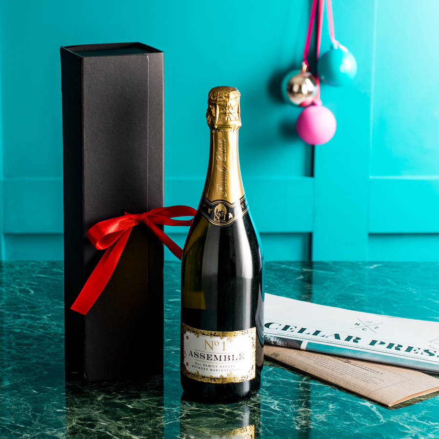 premium sparkling wine gift set by the new zealand cellar