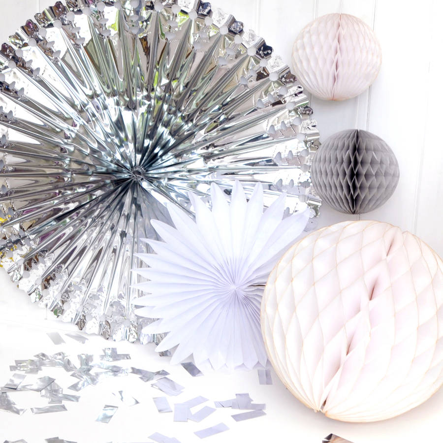 metallic fan decoration by peach blossom