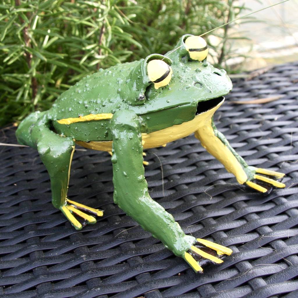 Recycled Green Frog Garden Sculpture By London Garden Trading 0127