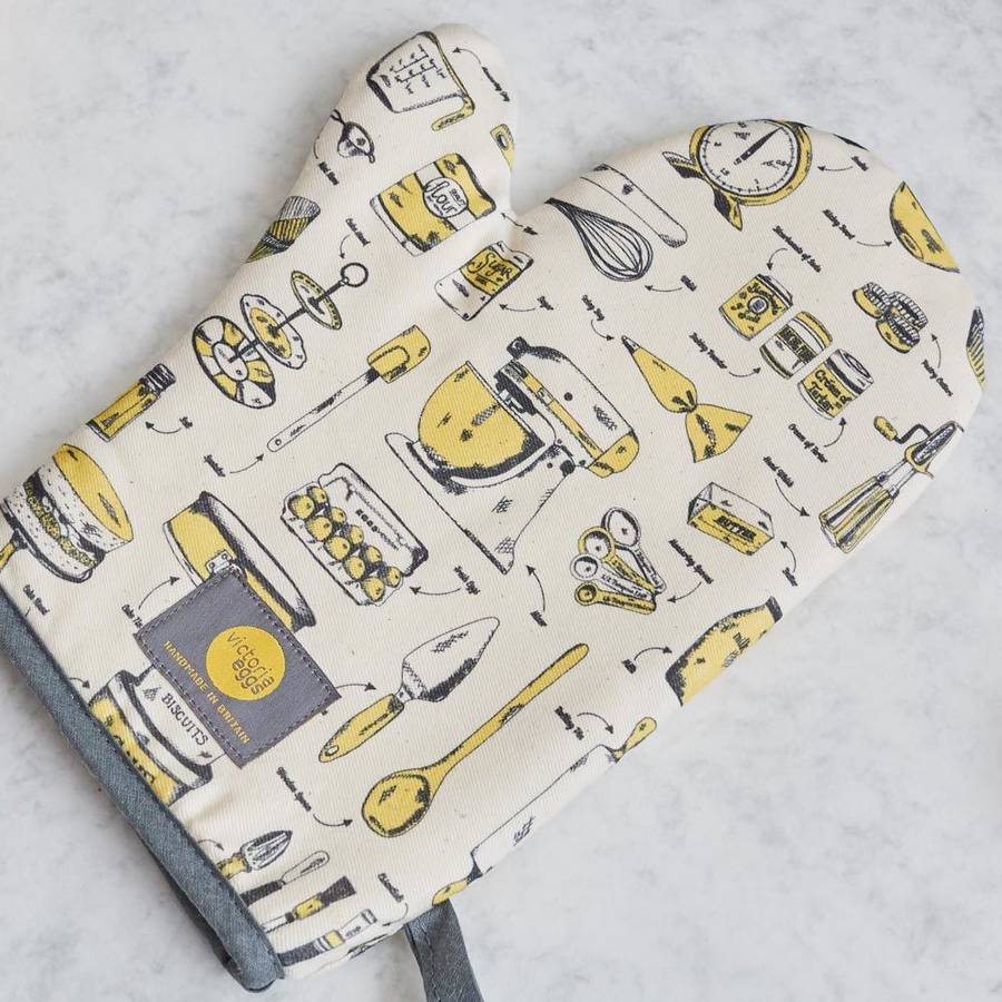 baking delight oven mitt by victoria eggs