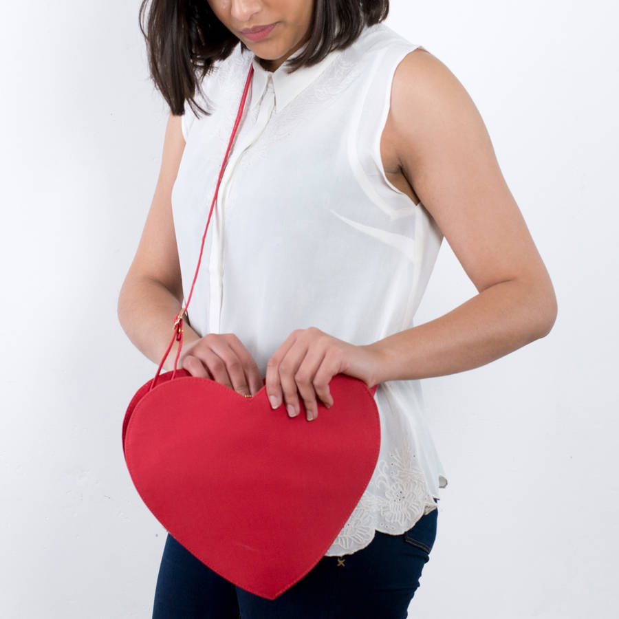 heart clutch bag