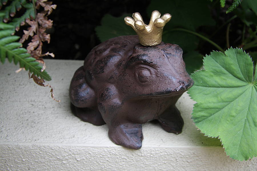 frog prince iron sculpture by london garden trading