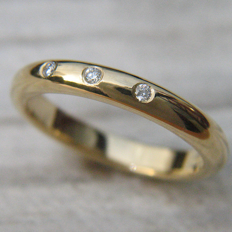 Wedding ring with diamonds