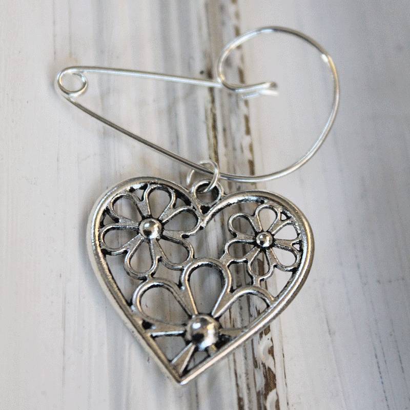 filigree heart brooch by zamsoe