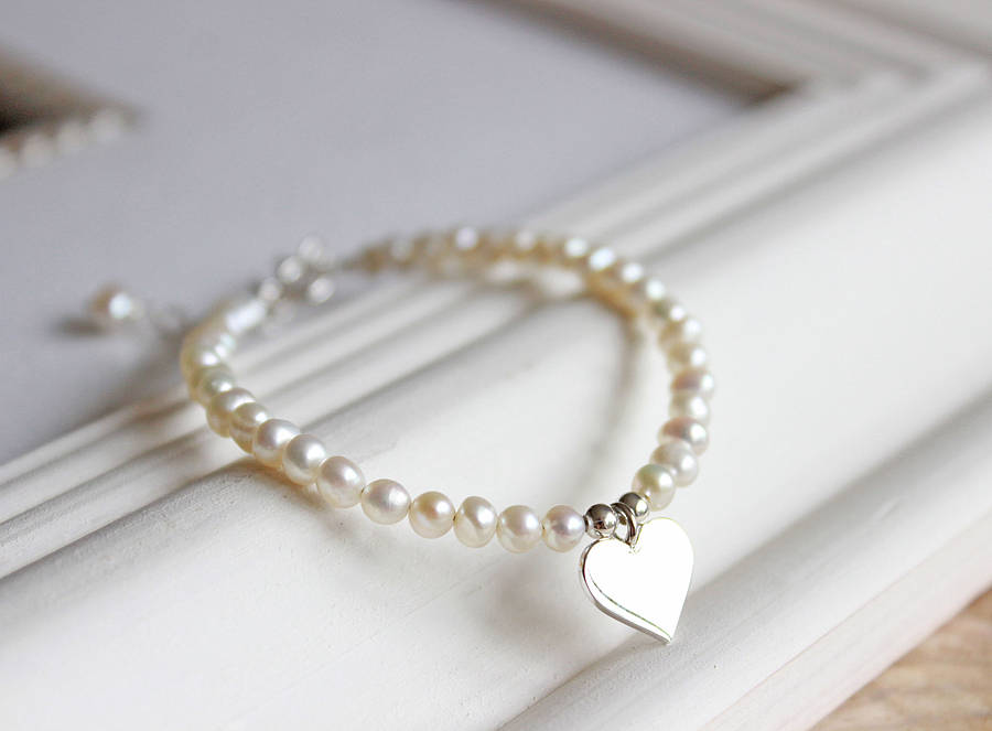 Pearl bracelet with heart charm Clearance