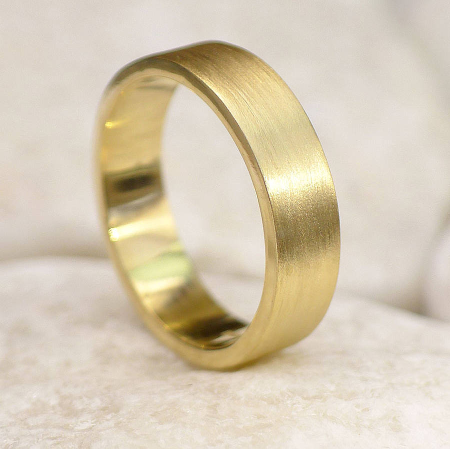 mans gold wedding ring