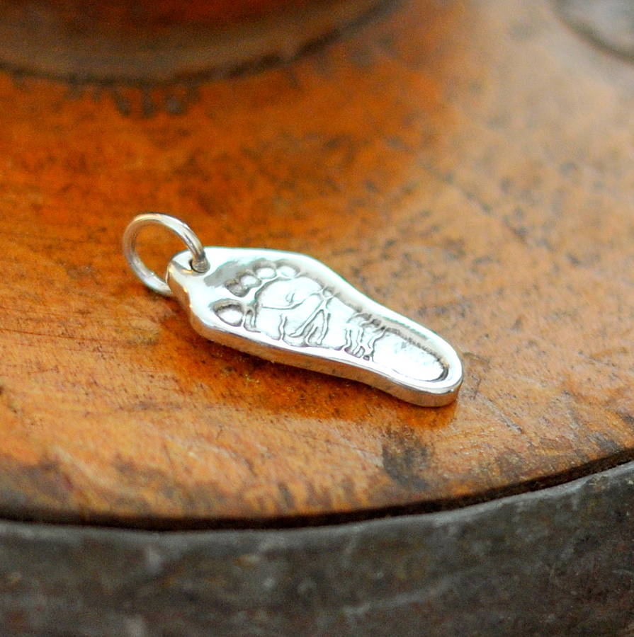 personalised-footprint-charm-by-button-and-bean-notonthehighstreet