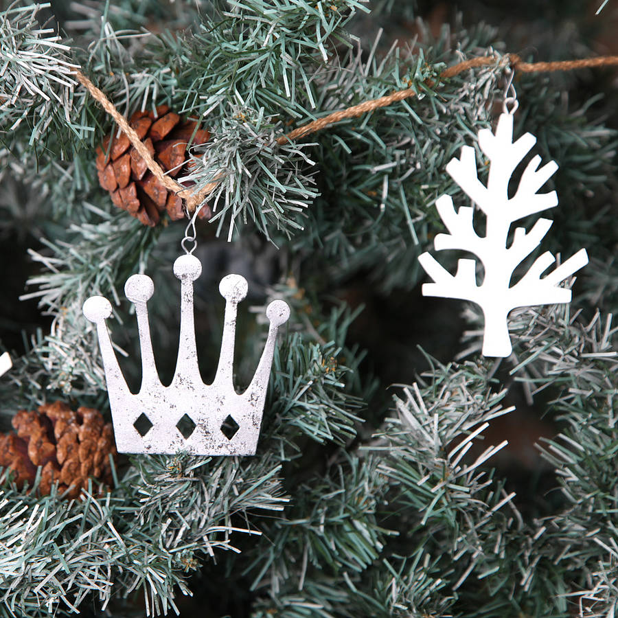 christmas crown and tree garland by red berry apple