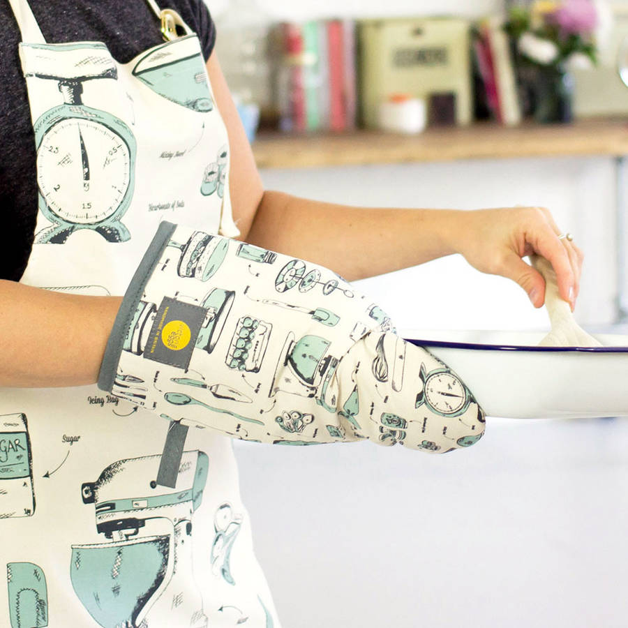 baking delight oven mitt by victoria eggs