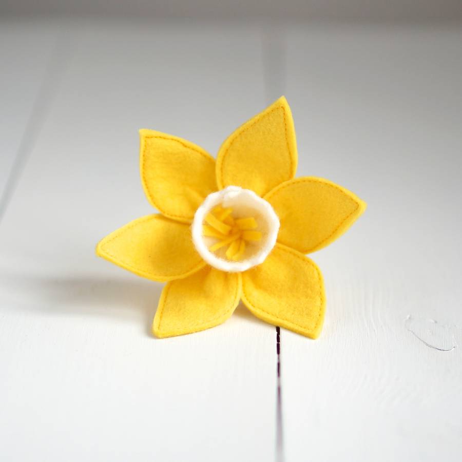 handmade felt daffodil brooch by rosiebull designs