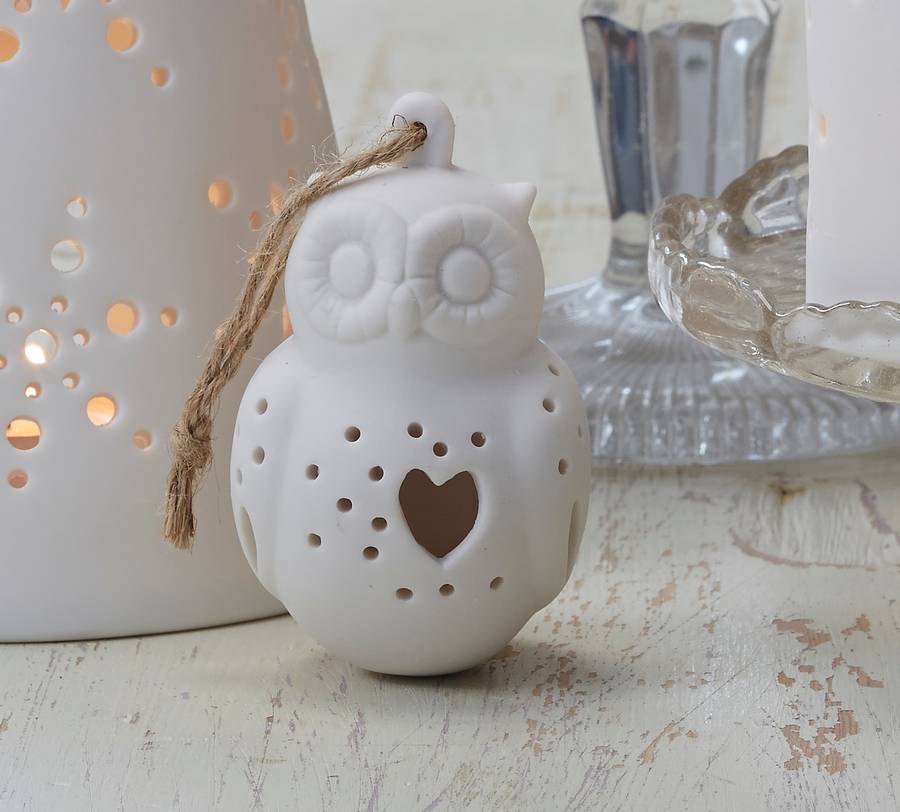 owl decoration by the christmas home