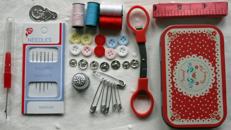 travel sewing tin by stitchkits