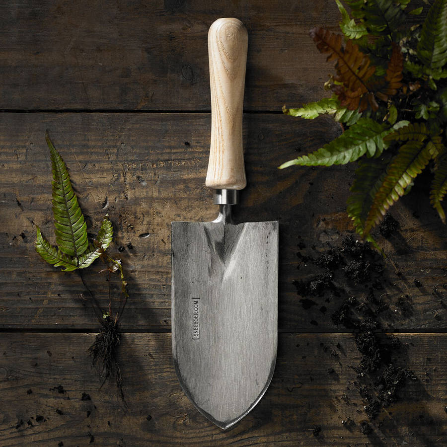sneeboer hand trowel by wood & meadow