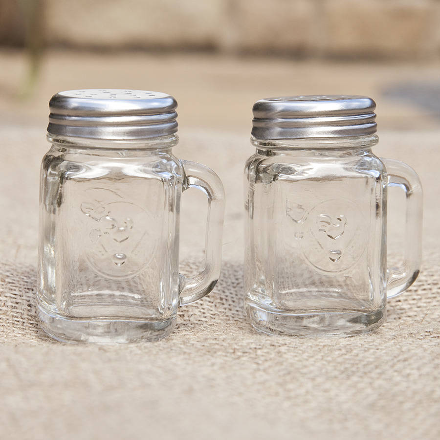 salt and pepper mason jars by the gift oasis