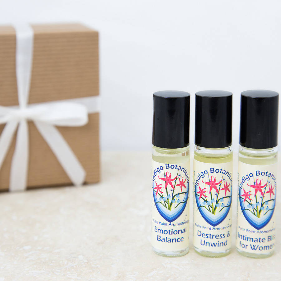 handbag pulse point aromatherapy perfume trio for her by indigo herbs