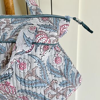 Tall Wash Bag With Handles Bess Print, 3 of 4