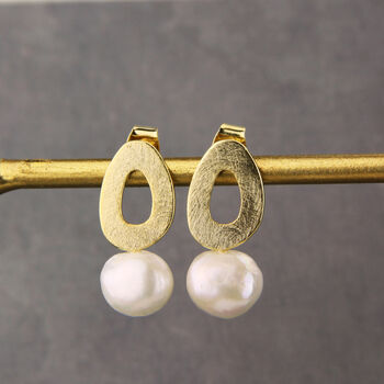 Brushed Circle And Large Pearl Stud Earrings, 3 of 8