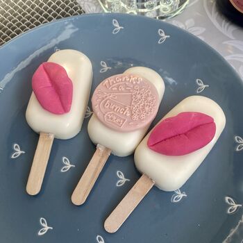 'Pucker Up' Mother's Day Trio Of Cakesicles, 2 of 12