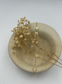 Mini Five Clover Bracelet In Pearl And Gold, 4 of 5