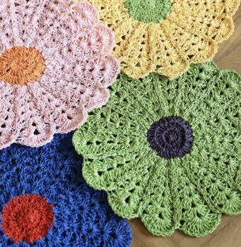 Crochet Daisy Placemat, 4 of 6