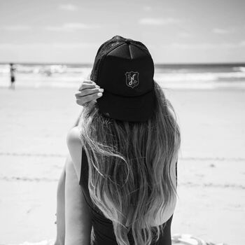 Hoy Beach Trucker Hat Black / White, 2 of 2