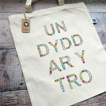 Un Dydd Ar Y Tro Welsh Tote Bag, 3 of 10