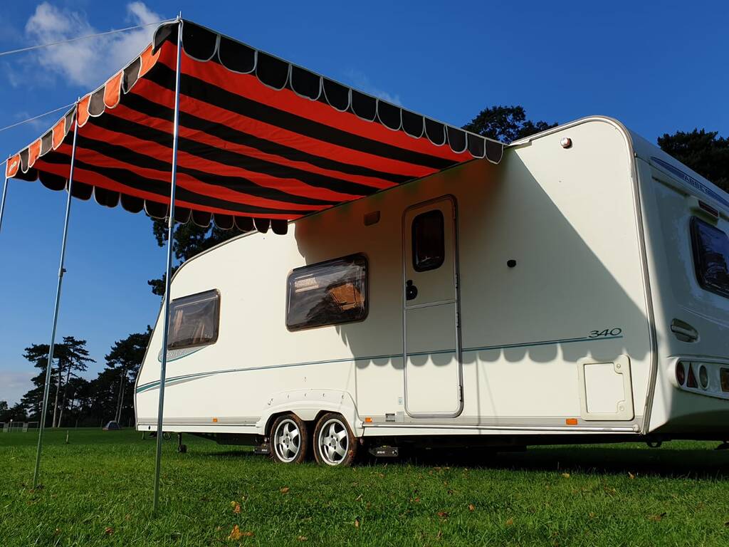 Camper sun outlet shade