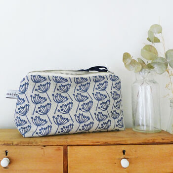 Cow Parsley Mid Pouch, 2 of 9