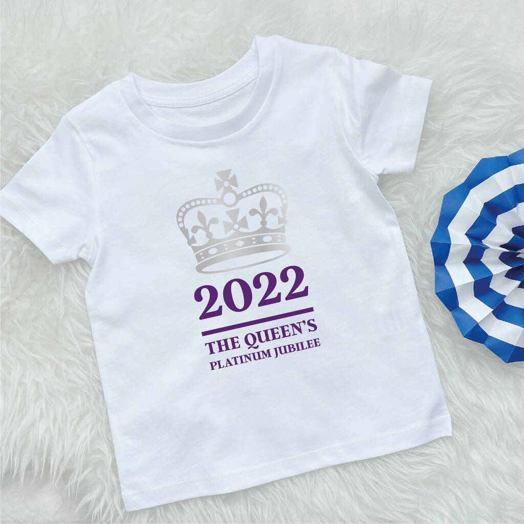 Queen's 2022 Platinum Jubilee Kids T Shirt With Crown, 1 of 3