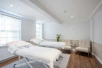 Luxury Murad Facial For Two At The Dolls London, 6 of 8