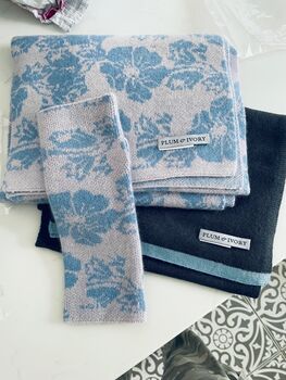 Cashmere Scarf Jacquard Floral, 2 of 5