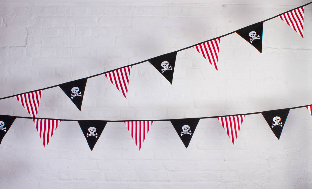 Skull and Crossbones Pirate Triangular Bunting 54 flags 20 metre Long Bunting 