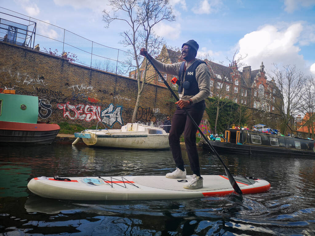 Master Paddleboarding Through London For One, 1 of 8