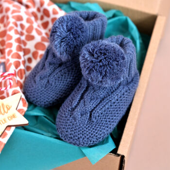 New Baby Gift Set With Giraffe Comforter, 3 of 7