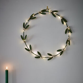 LED Mistletoe Wreath, 2 of 3