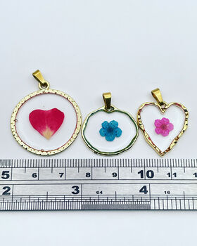 Real Blue Red Yellow Flowers Heart Pendant Necklace Gold Or Silver, 9 of 9