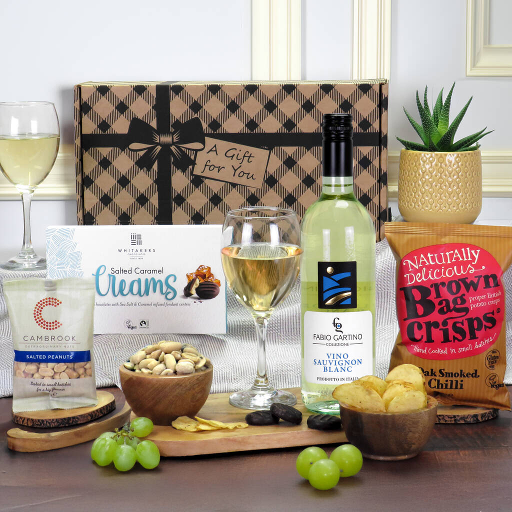 Italian White Wine Gift Set – Crisp Pinot Grigio With Savoury And Sweet Treats