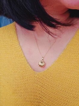 Pearl Shell Locket Pendant Necklace In14k Gold Plated In Adjustable Link Chain, 3 of 6