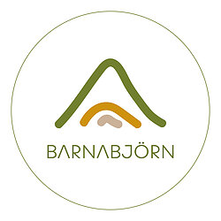 Three pointed arches, coloured green, yellow and beige, with the text 'Barnabjorn' underneath. All cased in a green circle.