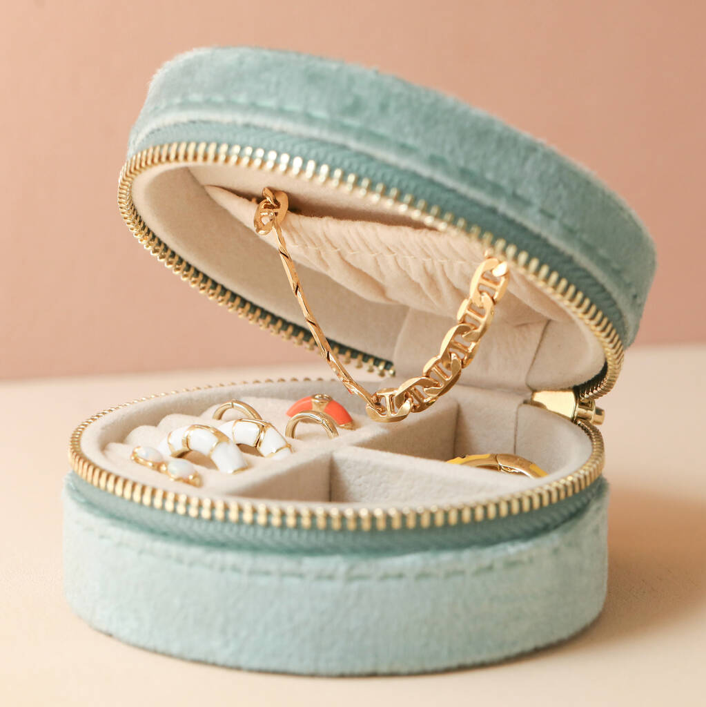 round velvet travel jewelry case