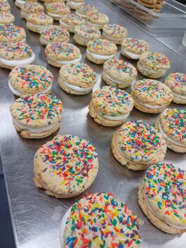 Vegan Vanilla Funfetti Cookie Sandwich – Birthday Cake, 3 of 4