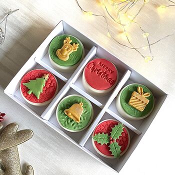 Christmas Coated Oreo Gift Box By La di da Sweet Treats ...