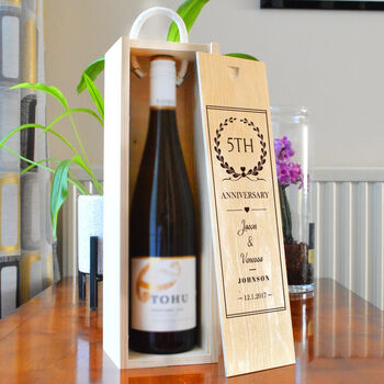 Personalised 5th Anniversary Wooden Wine Box Wreath, 3 of 5